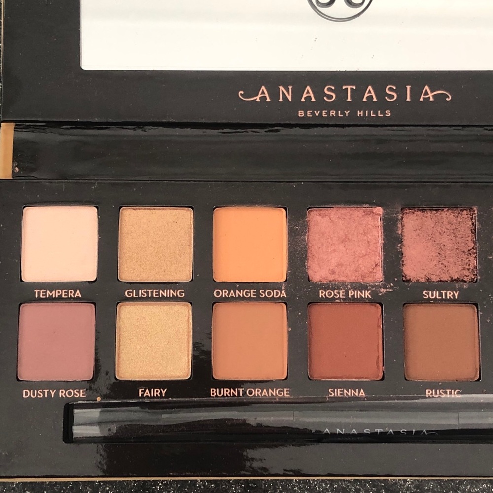 Eyeshadow palette - Picture 2 of 5